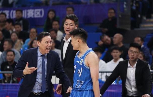 这对曾在皇 这对曾在皇